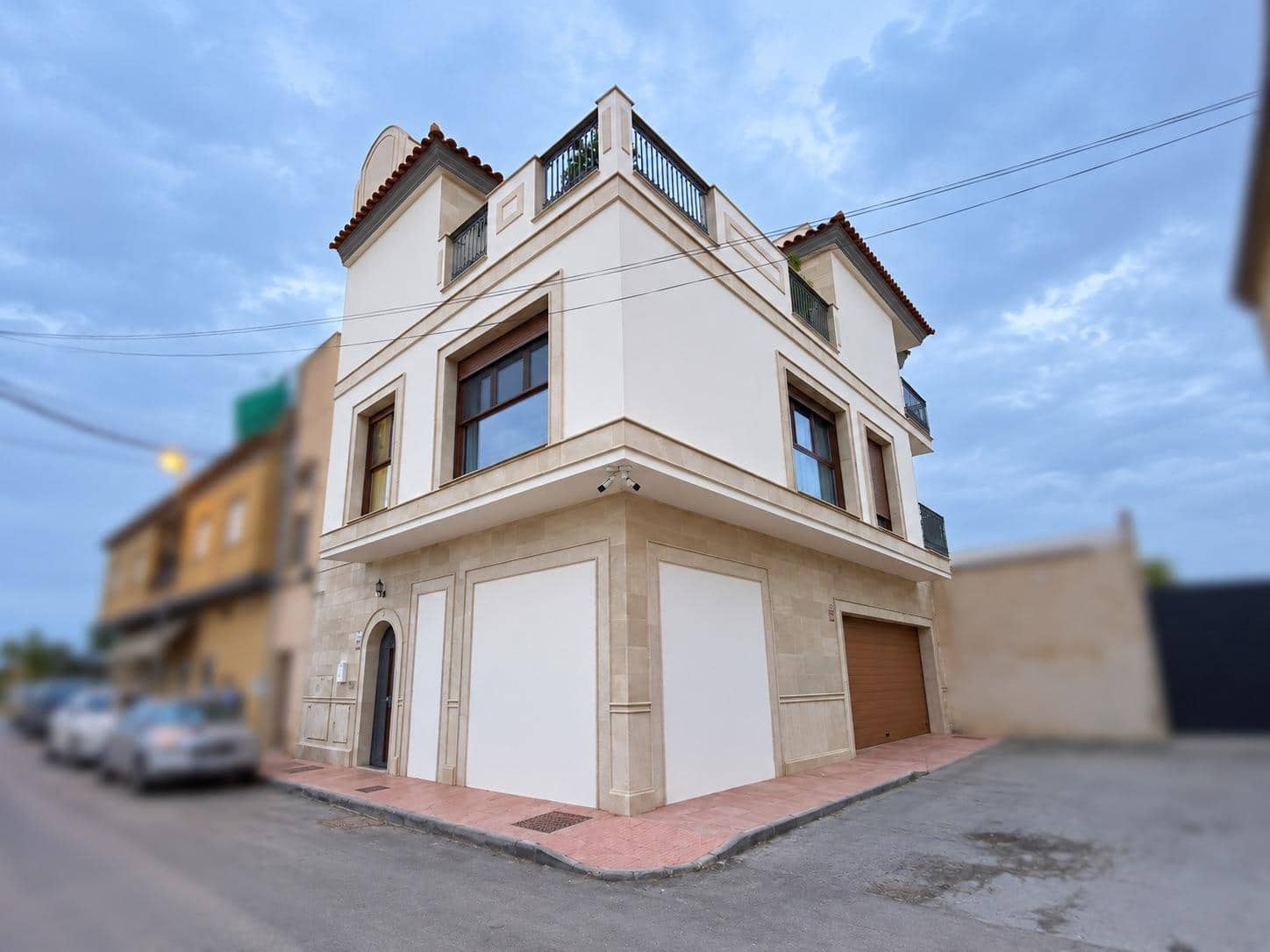 5 bedroom Townhouse for sale in Puerto Lumbreras with garage - € 579,900 (Ref: 10141523)