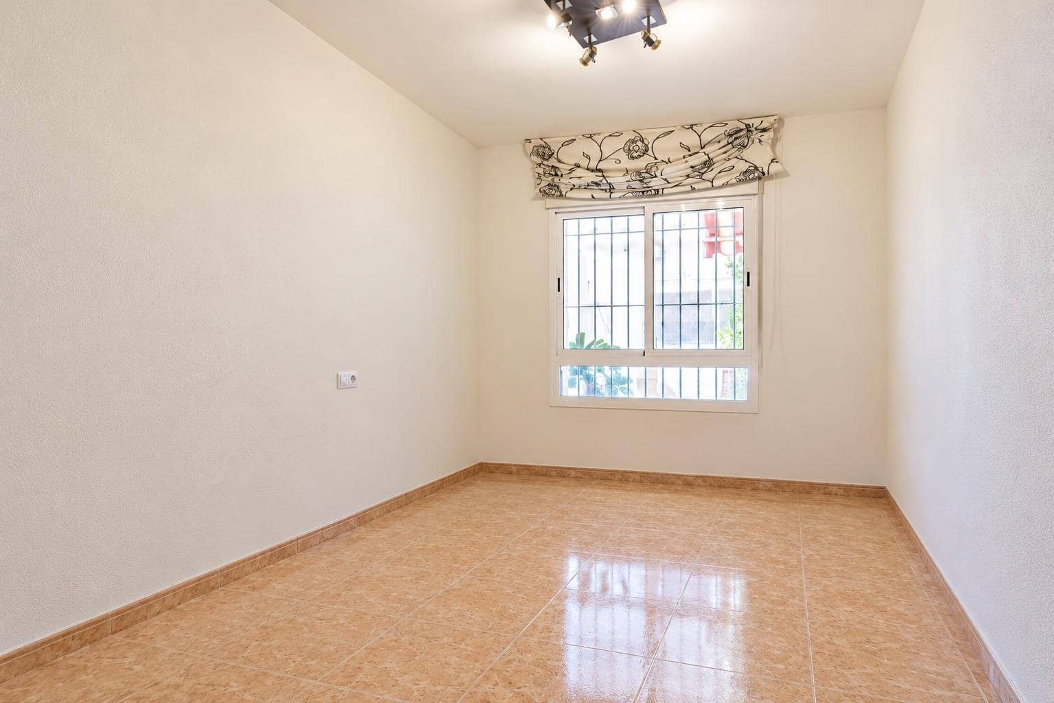 4 soveværelse Villa til salg i Alguazas med swimmingpool garage - € 195.000 (Ref: 10179699)