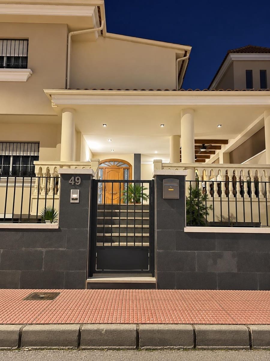 Chalet de 4 habitaciones en Las Torres de Cotillas en venta con garaje - 349.900 € (Ref: 10182311)
