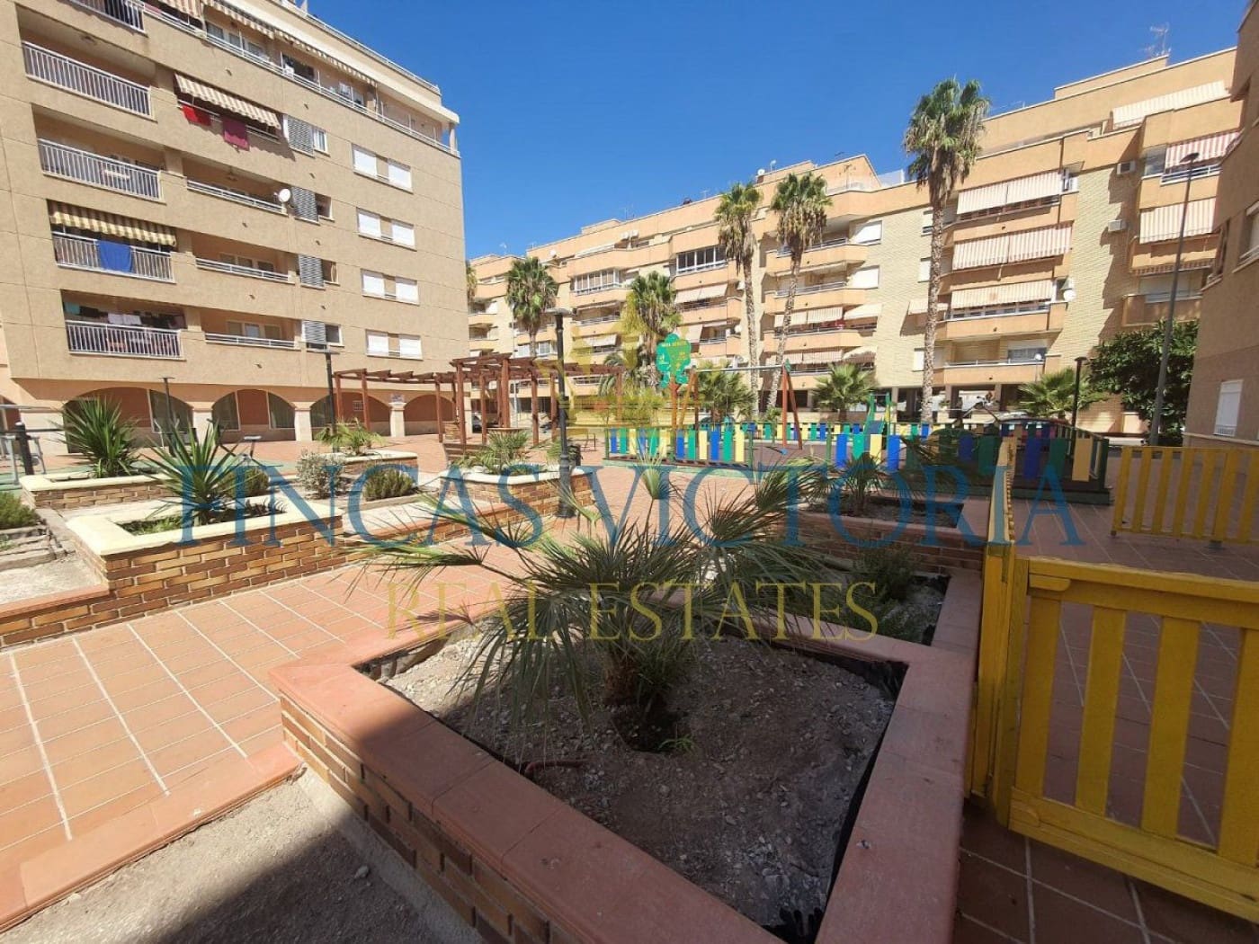 Erhverv til leje i Aguilas - € 400 (Ref: 8033595)