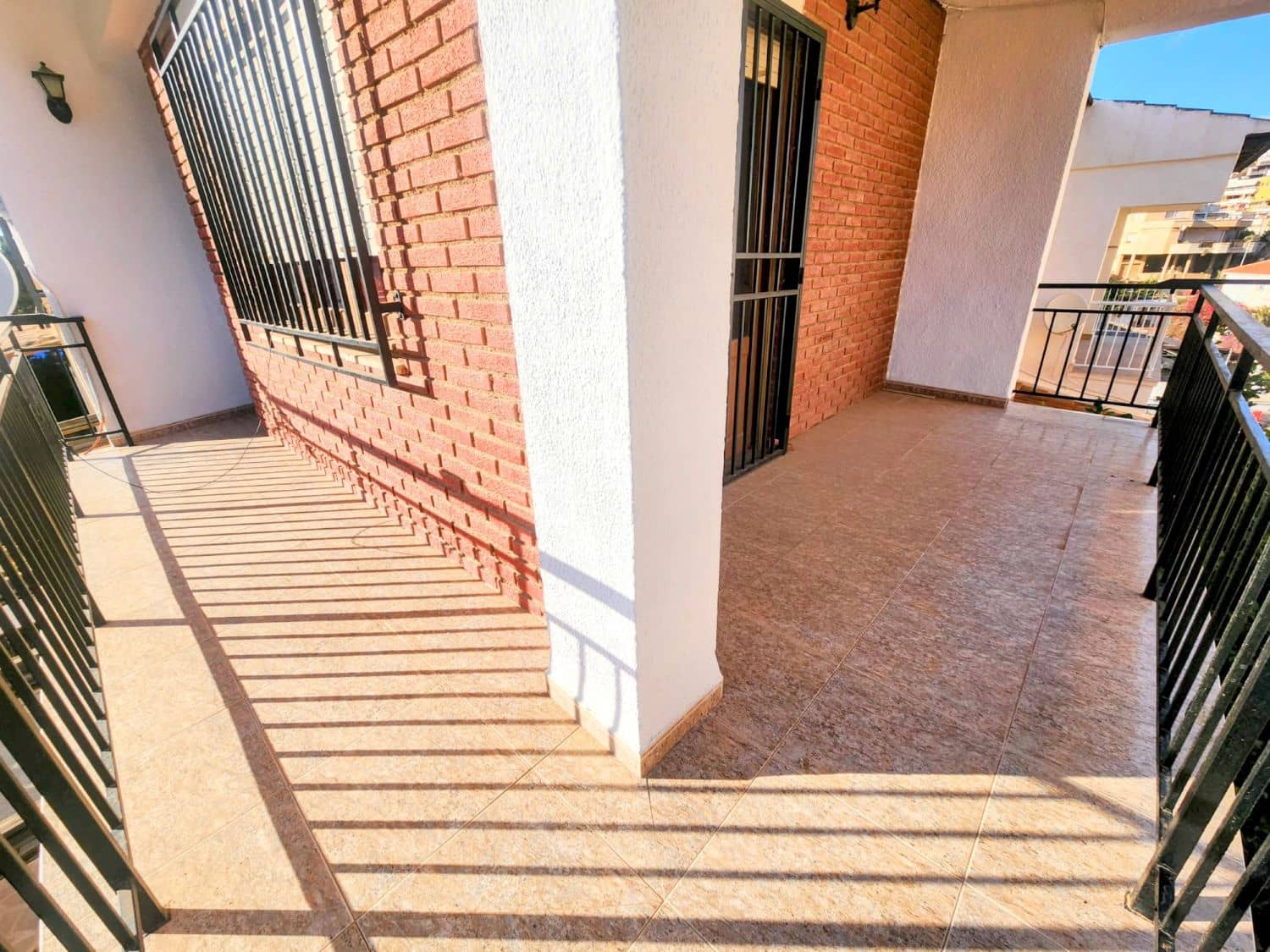 4 bedroom Apartment for sale in Aguilas with garage - € 360,000 (Ref: 8716132)