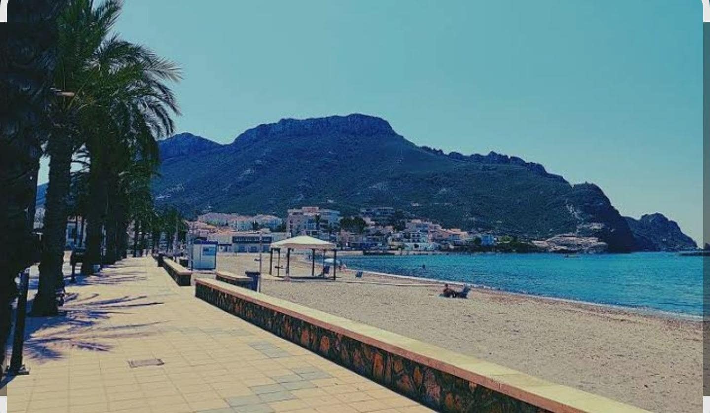 Terrain à Bâtir à vendre à Calabardina - 93 000 € (Ref: 9456617)