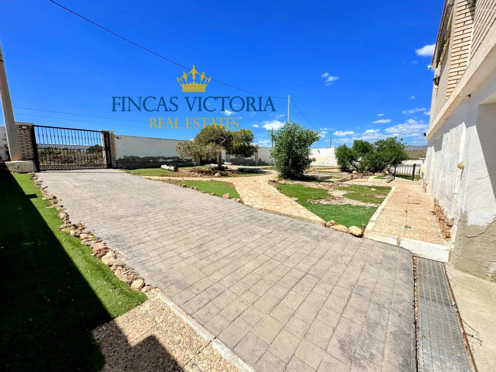 5 bedroom Villa for sale in Aguilas with garage - € 575,000 (Ref: 9456641)