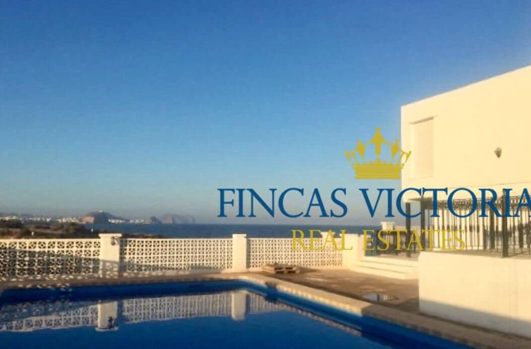 5 bedroom Villa for sale in Aguilas with garage - € 575,000 (Ref: 9456641)