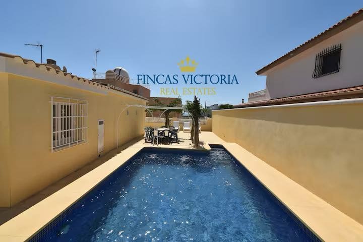 5 makuuhuone Huvila myytävänä paikassa Calarreona - 370 000 € (Ref: 9456645)