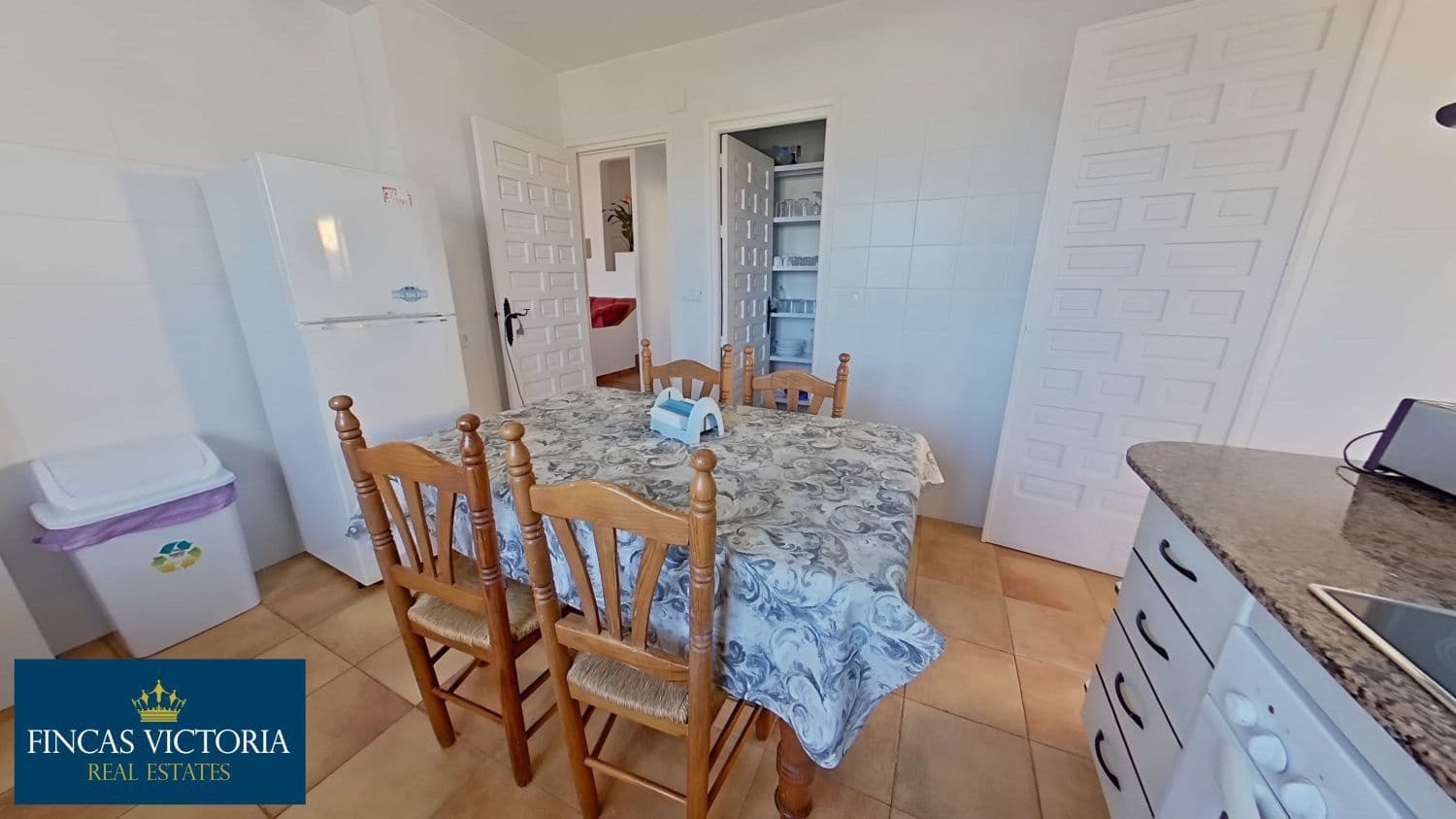 5 makuuhuone Huvila myytävänä paikassa Calarreona - 370 000 € (Ref: 9456645)