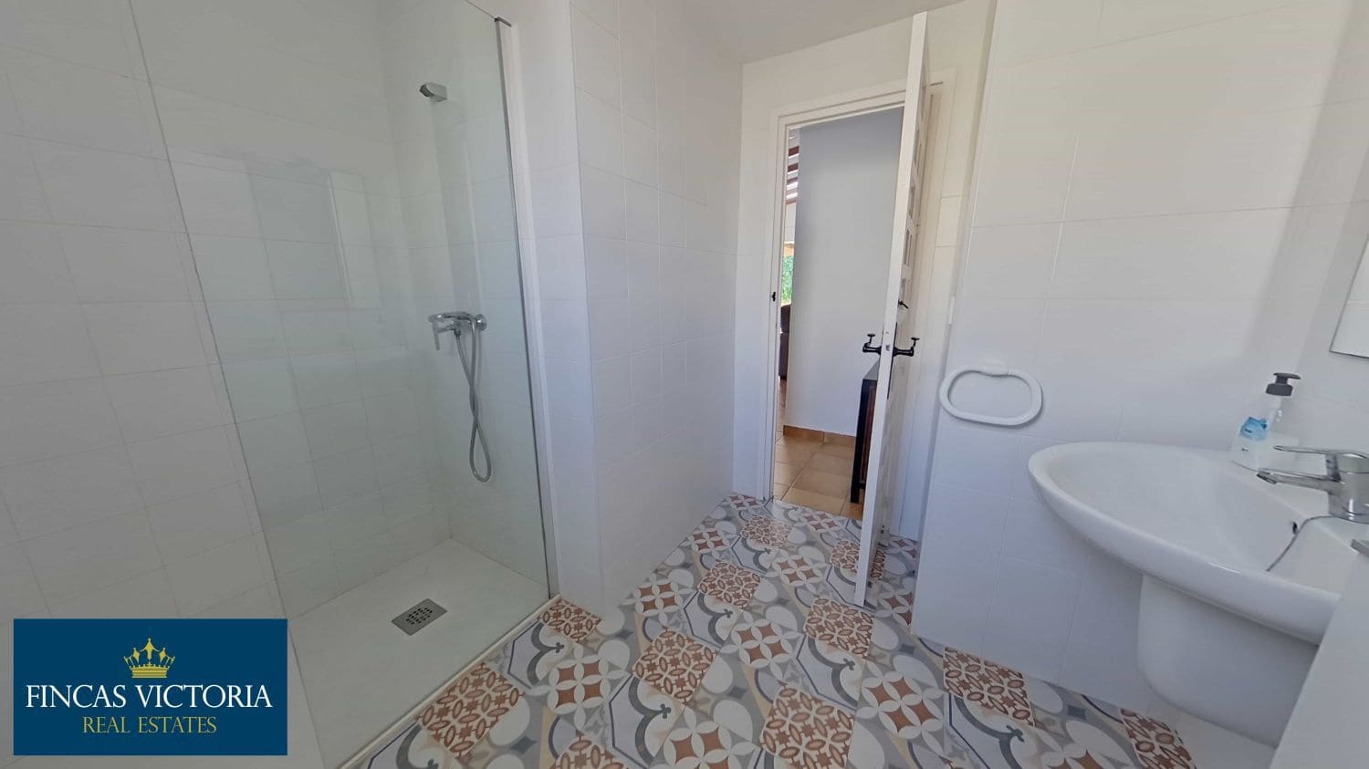 5 makuuhuone Huvila myytävänä paikassa Calarreona - 370 000 € (Ref: 9456645)