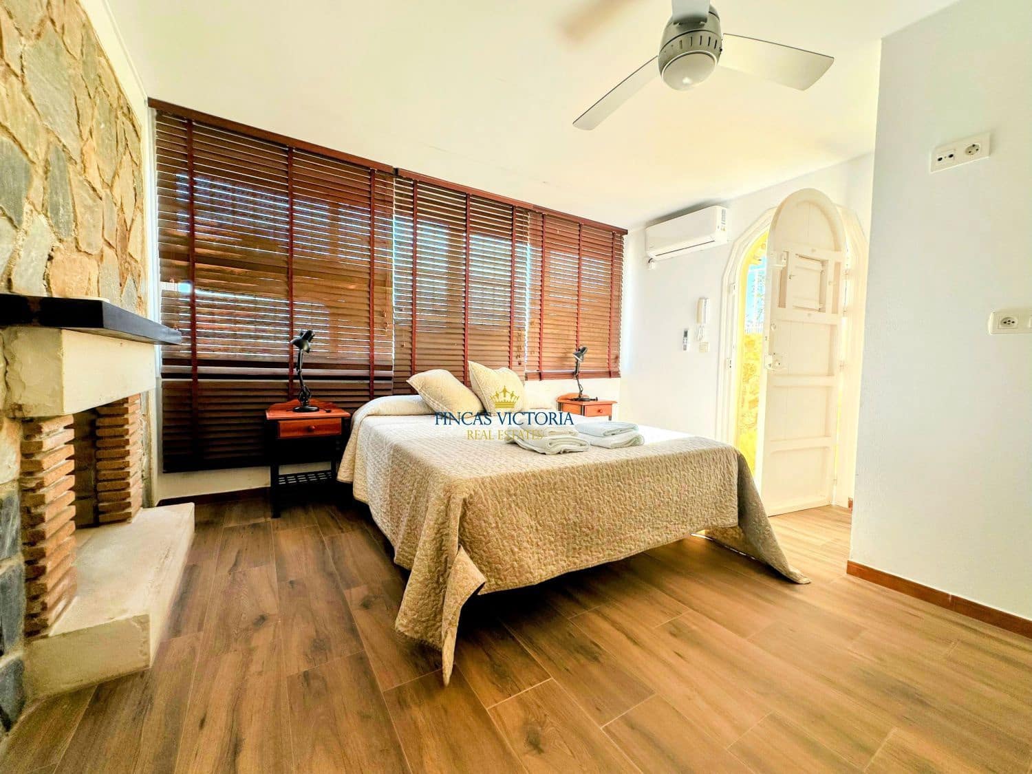 5 makuuhuone Huvila myytävänä paikassa Calarreona - 370 000 € (Ref: 9456645)