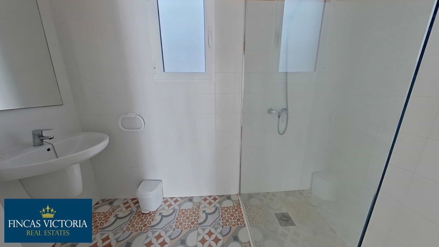 5 bedroom Villa for sale in Calarreona with pool garage - € 315,000 (Ref: 9456645)