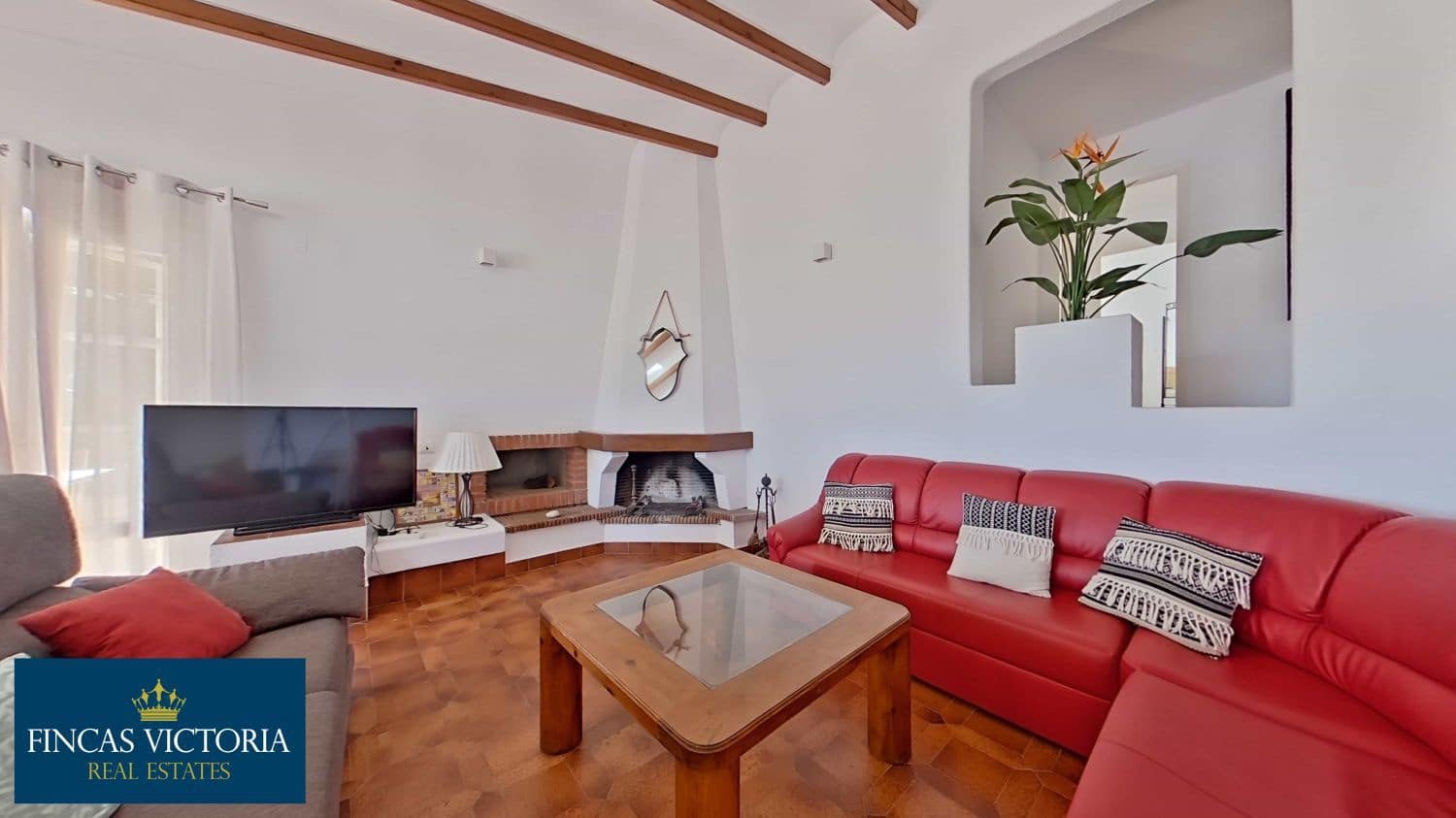 5 bedroom Villa for sale in Calarreona with pool garage - € 315,000 (Ref: 9456645)