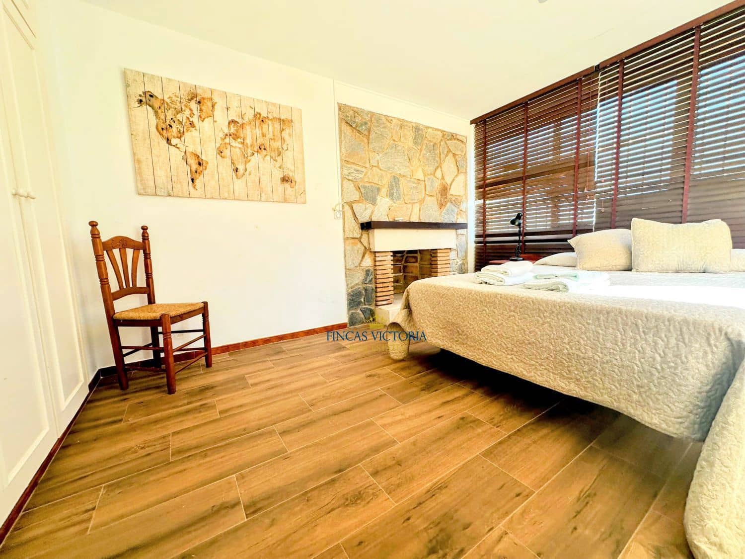 5 bedroom Villa for sale in Calarreona with pool garage - € 315,000 (Ref: 9456645)
