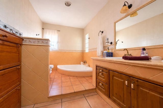 4 sovrum Finca/Hus på landet till salu i Cuevas del Almanzora med garage - 295 000 € (Ref: 9721724)