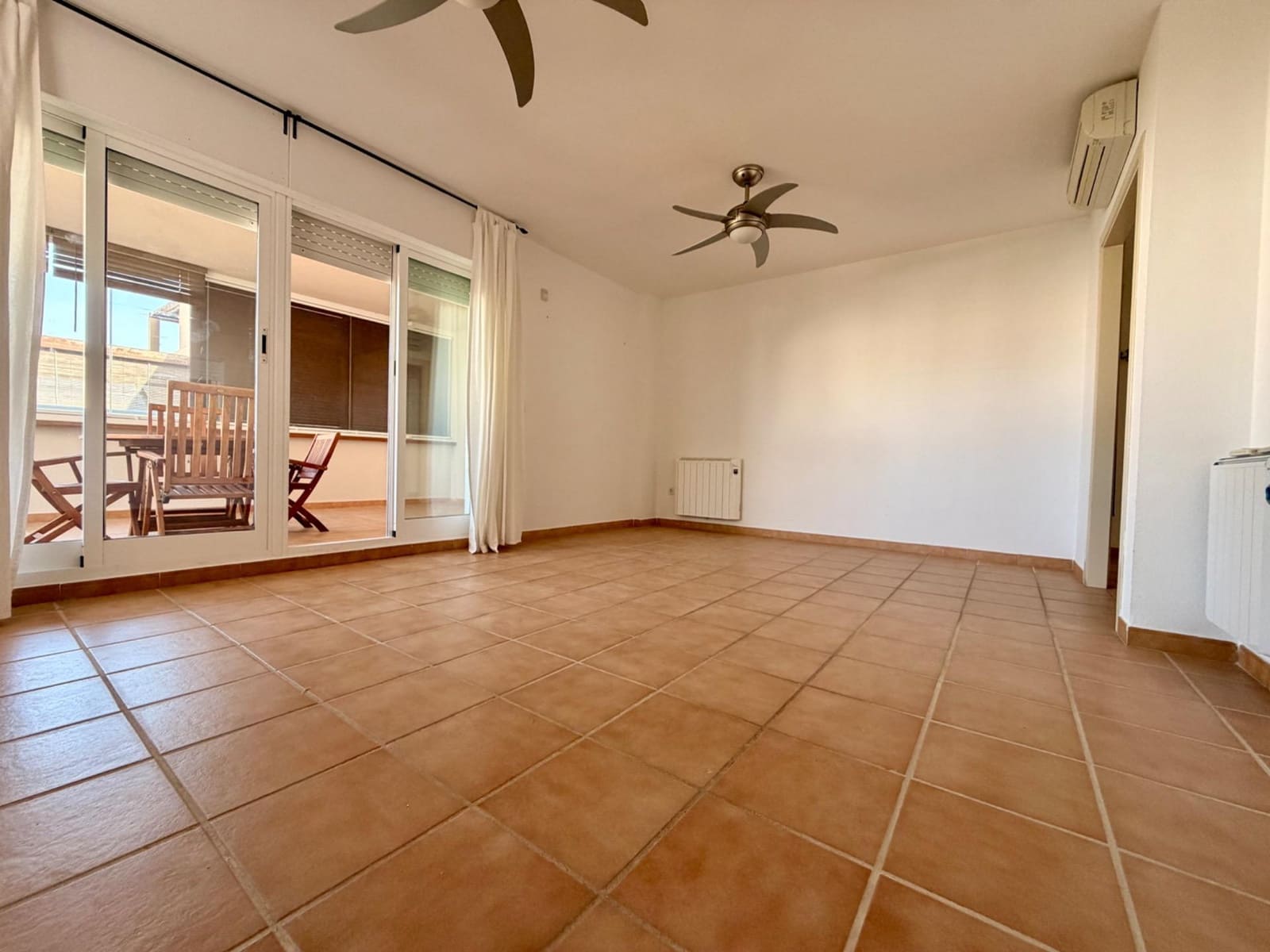 3 chambre Appartement à vendre à Calabardina avec piscine garage - 240 000 € (Ref: 9762002)