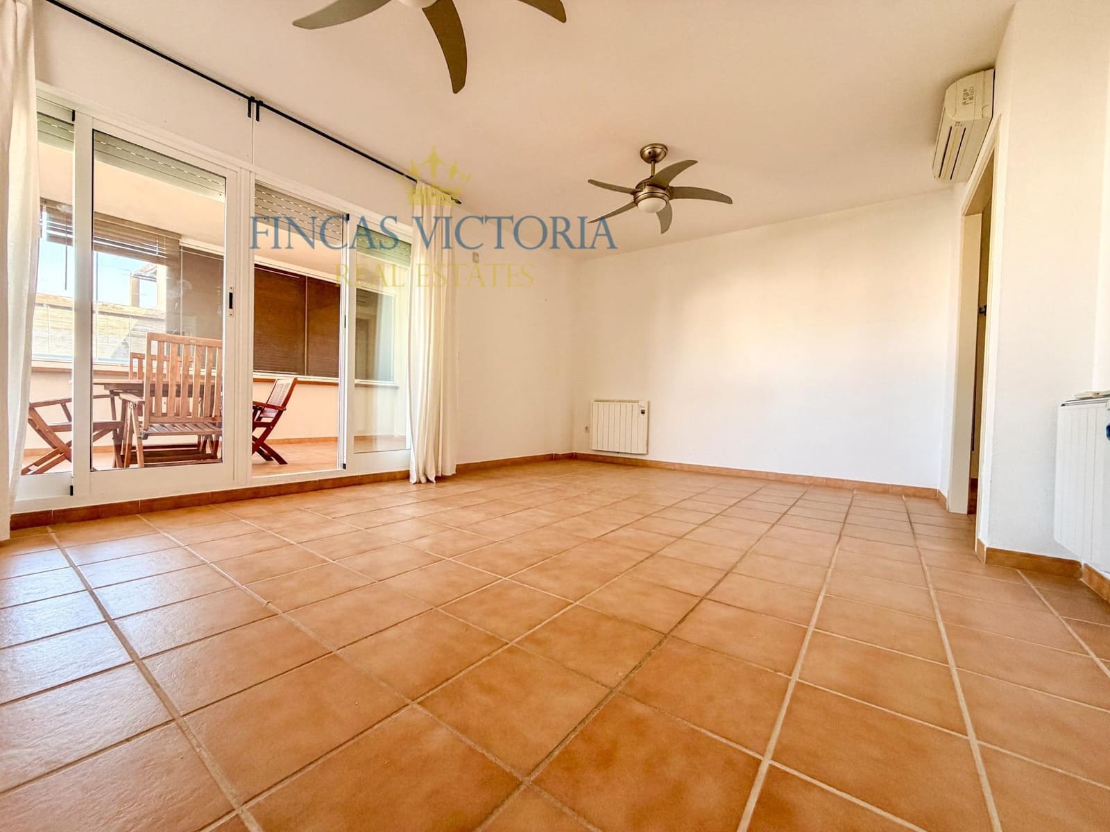 3 bedroom Flat for sale in Calabardina with pool garage - € 240,000 (Ref: 9762002)