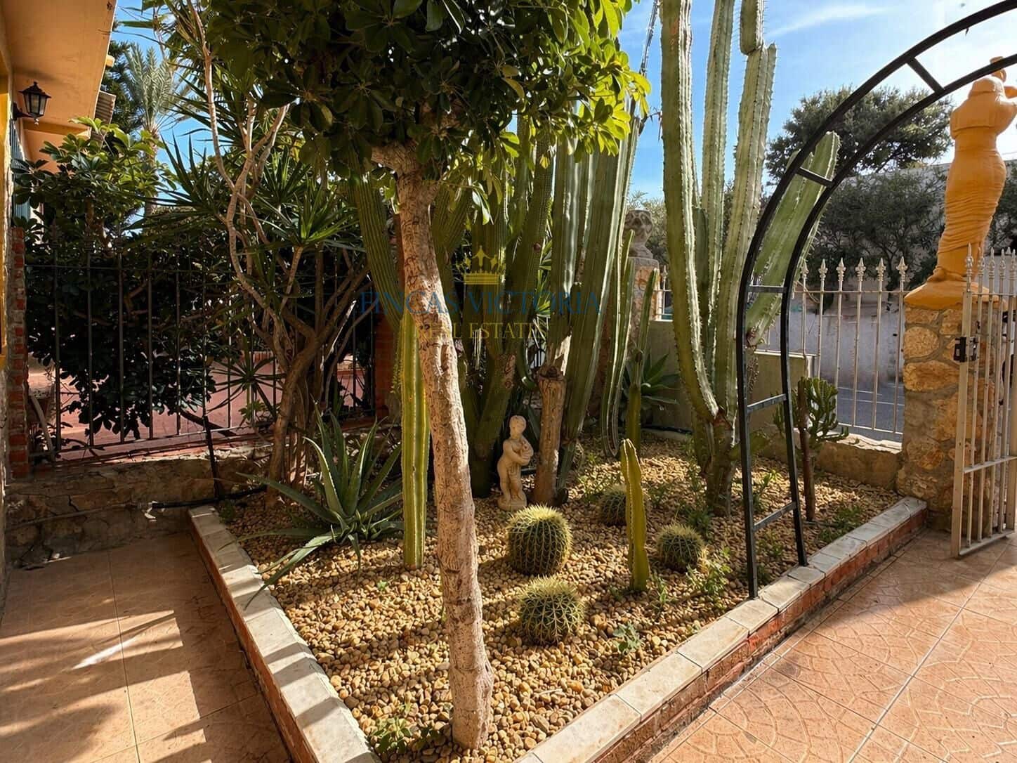 8 bedroom Townhouse for sale in San Juan de los Terreros with garage - € 250,000 (Ref: 9797139)