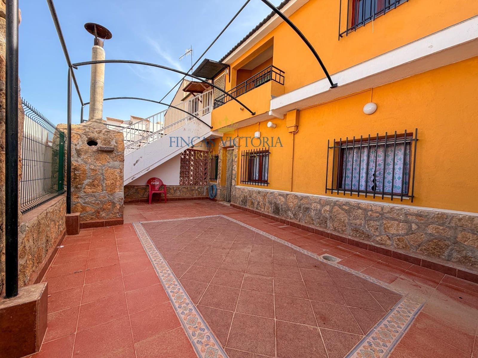 8 bedroom Townhouse for sale in San Juan de los Terreros with garage - € 250,000 (Ref: 9797139)