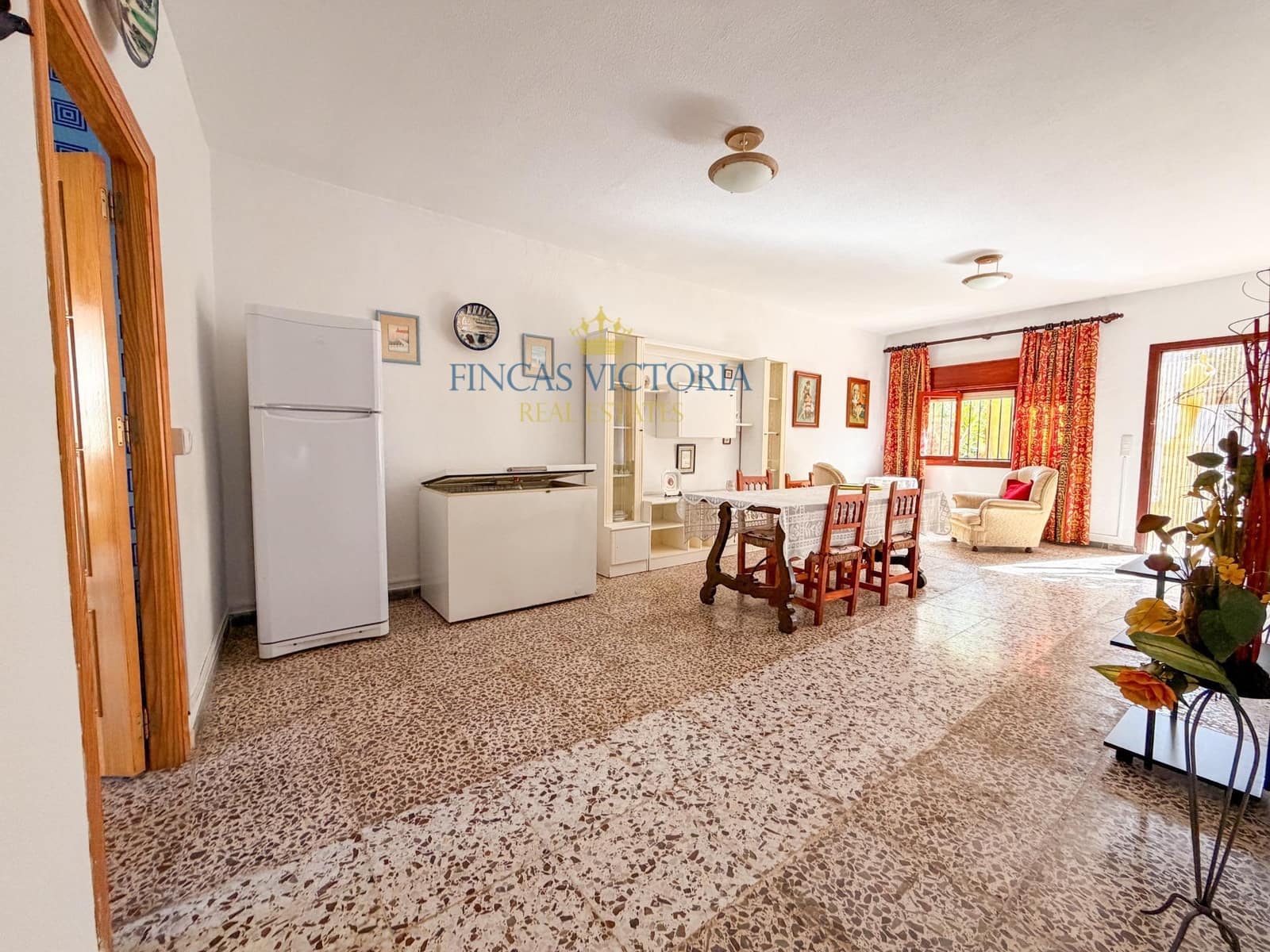 8 bedroom Townhouse for sale in San Juan de los Terreros with garage - € 250,000 (Ref: 9797139)