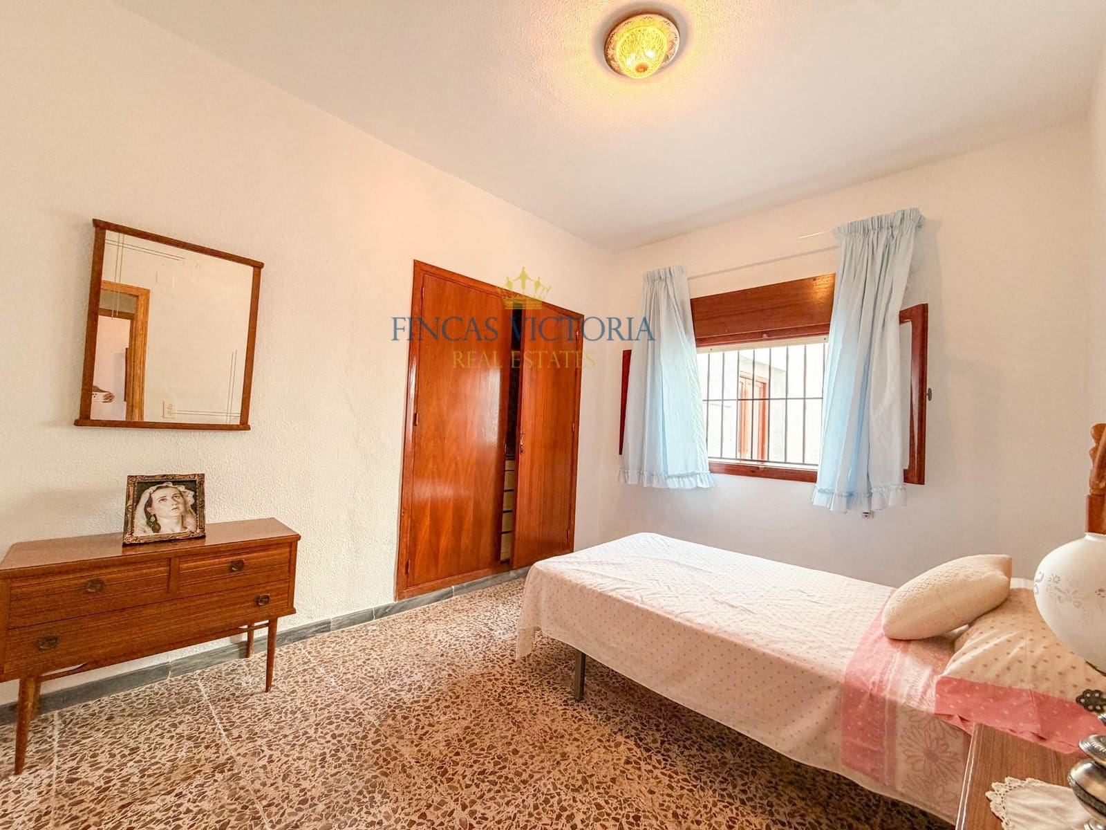 8 bedroom Townhouse for sale in San Juan de los Terreros with garage - € 250,000 (Ref: 9797139)