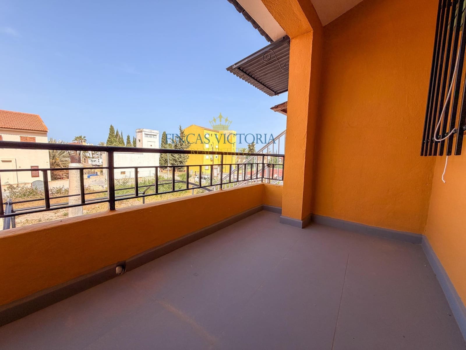 8 bedroom Townhouse for sale in San Juan de los Terreros with garage - € 250,000 (Ref: 9797139)