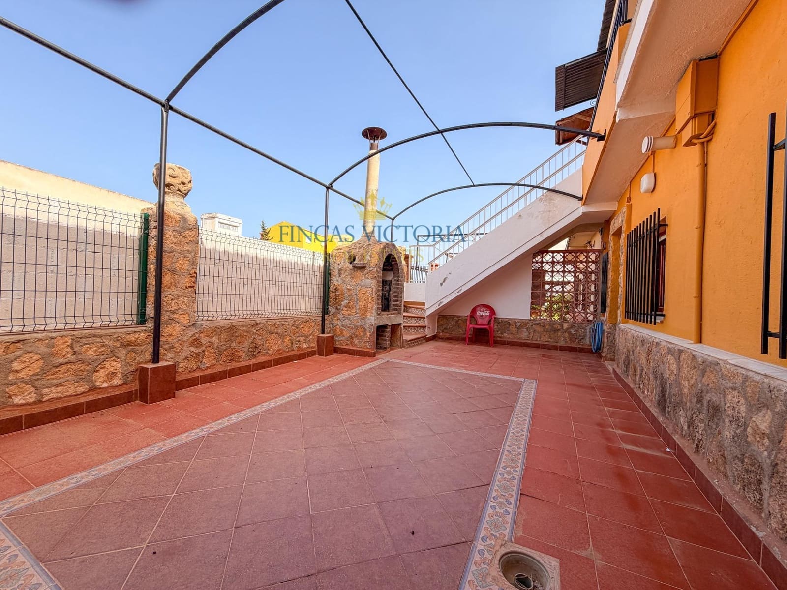 8 bedroom Townhouse for sale in San Juan de los Terreros with garage - € 250,000 (Ref: 9797139)
