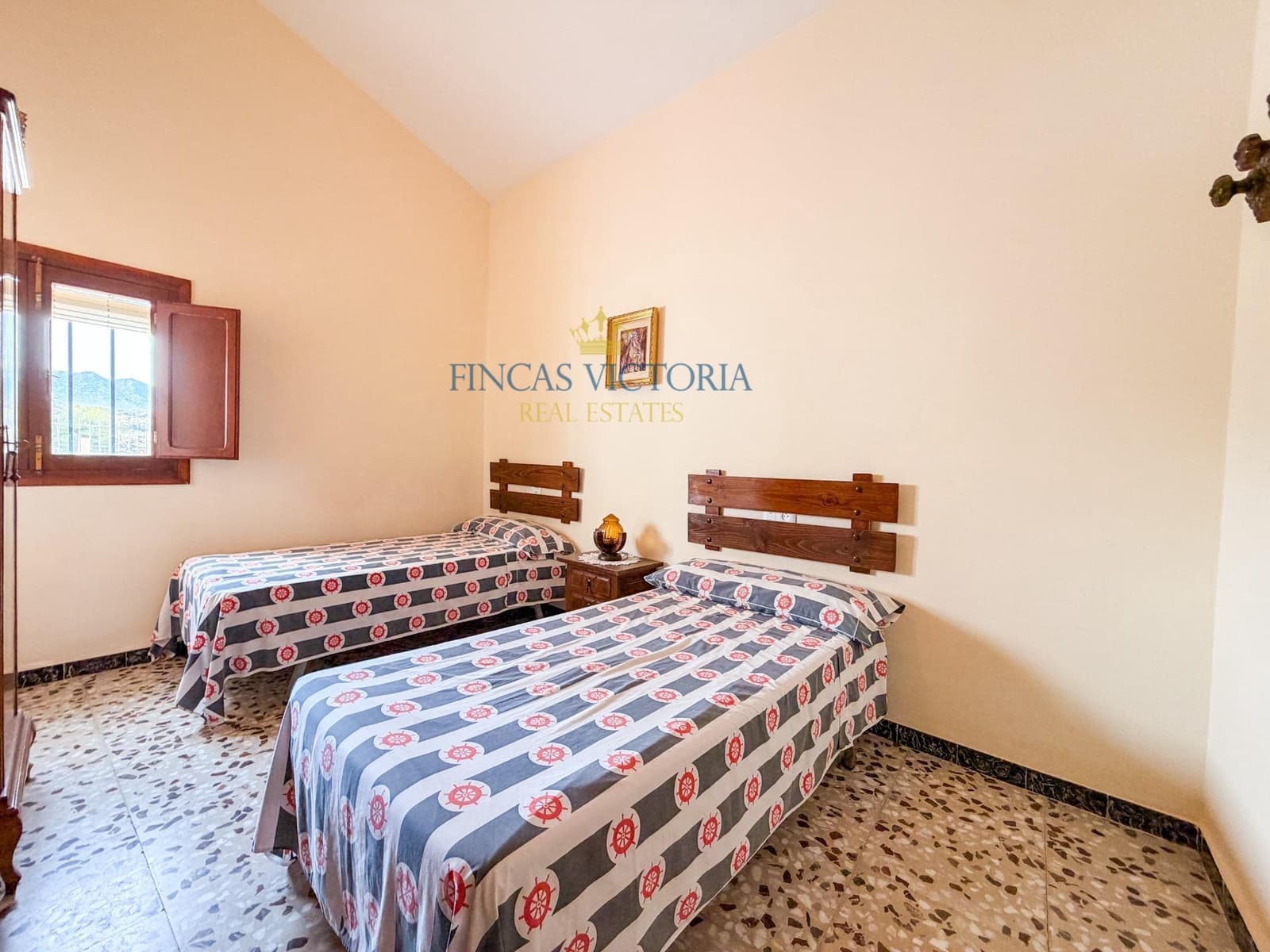 8 bedroom Townhouse for sale in San Juan de los Terreros with garage - € 250,000 (Ref: 9797139)