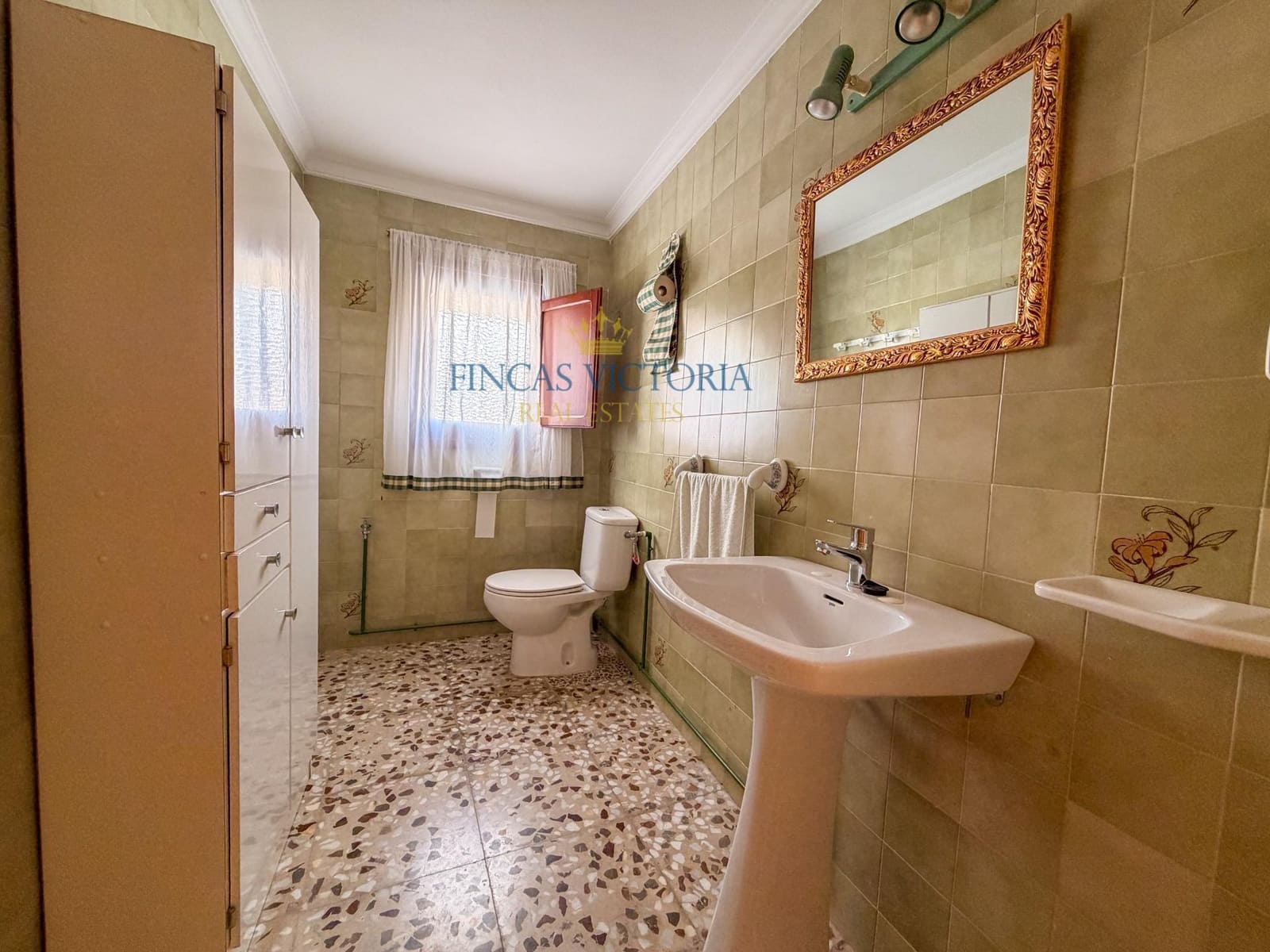 8 bedroom Townhouse for sale in San Juan de los Terreros with garage - € 250,000 (Ref: 9797139)