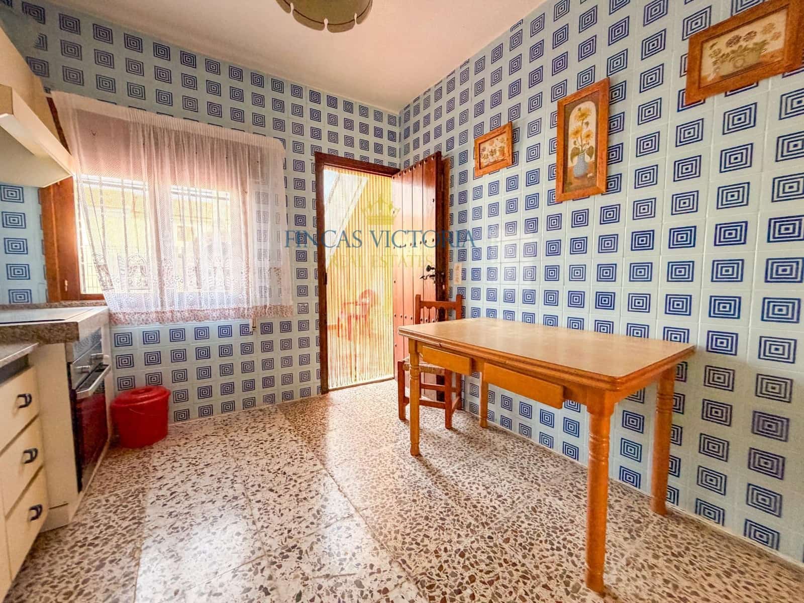 8 bedroom Townhouse for sale in San Juan de los Terreros with garage - € 250,000 (Ref: 9797139)