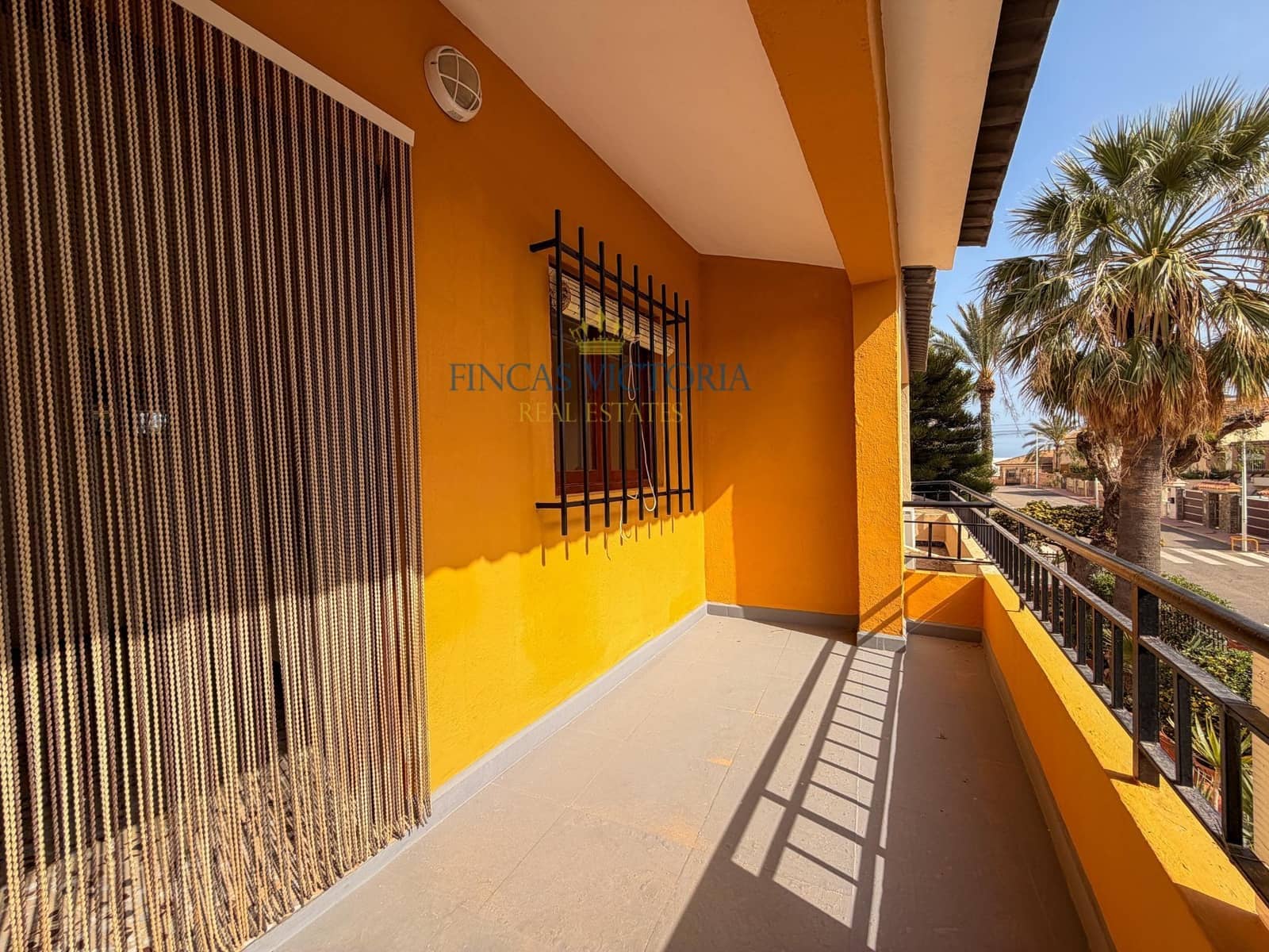 8 bedroom Townhouse for sale in San Juan de los Terreros with garage - € 250,000 (Ref: 9797139)