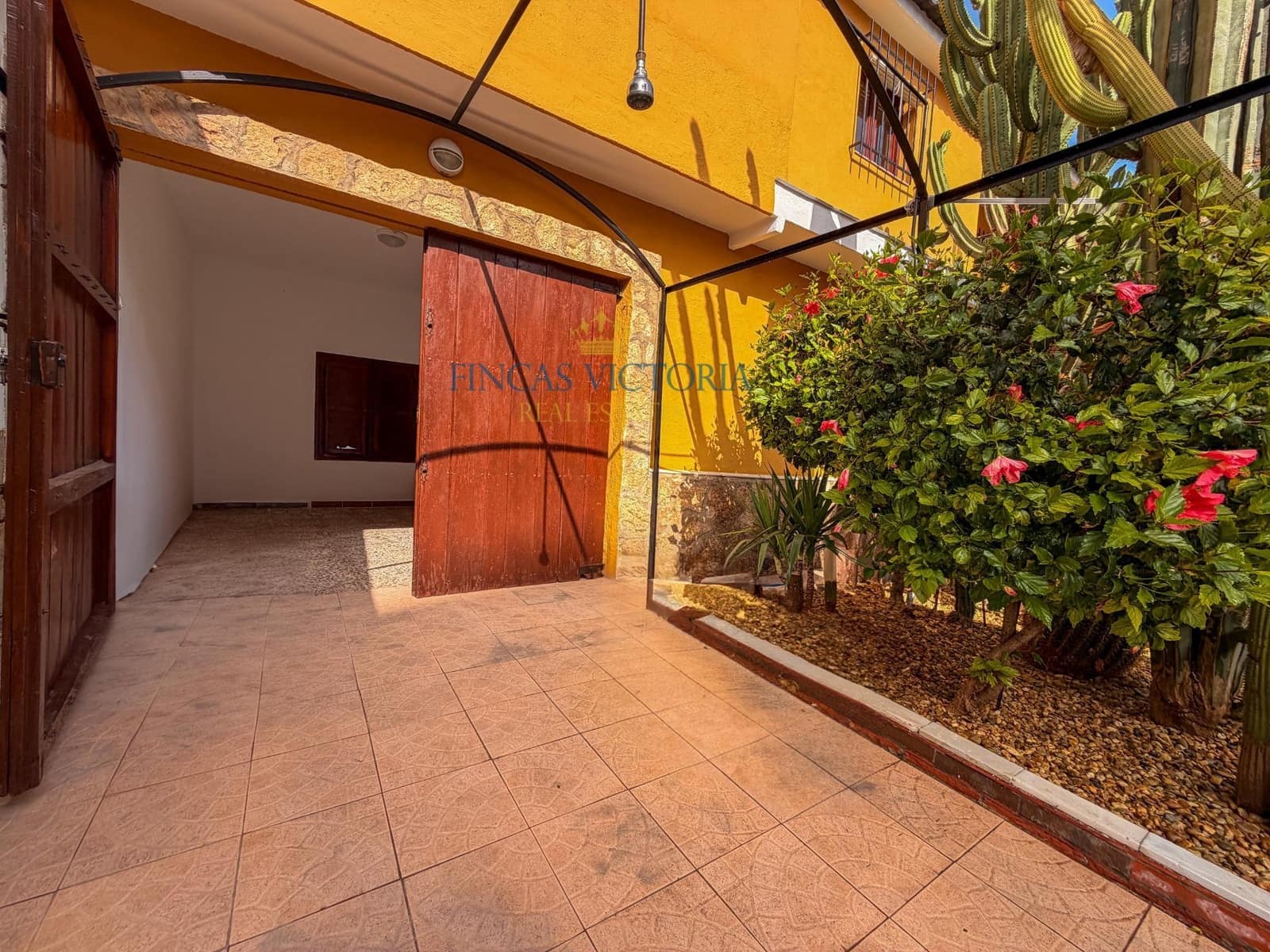 8 bedroom Townhouse for sale in San Juan de los Terreros with garage - € 250,000 (Ref: 9797139)