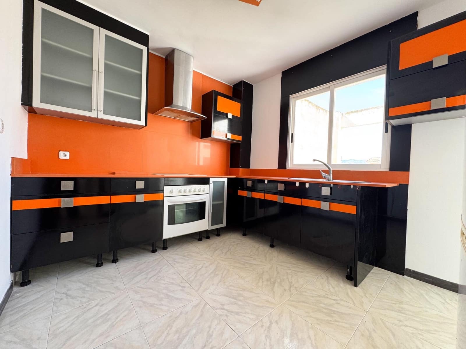 4 bedroom Flat for sale in Aguilas - € 130,000 (Ref: 9868614)