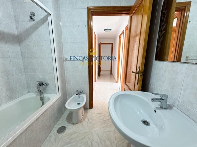 Piso de 4 habitaciones en Aguilas en venta - 130.000 € (Ref: 9868614)