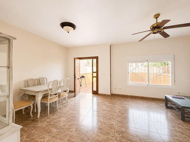 Adosado de 6 habitaciones en Aguilas en venta con garaje - 180.000 € (Ref: 9915853)