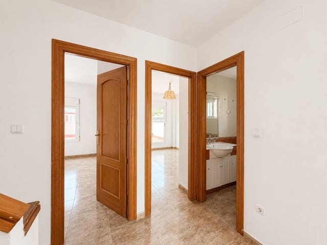 Adosado de 6 habitaciones en Aguilas en venta con garaje - 180.000 € (Ref: 9915853)