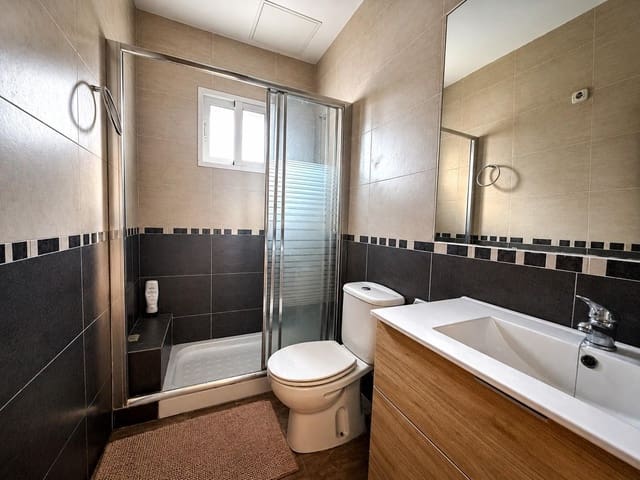 Adosado de 6 habitaciones en Aguilas en venta con garaje - 180.000 € (Ref: 9915853)