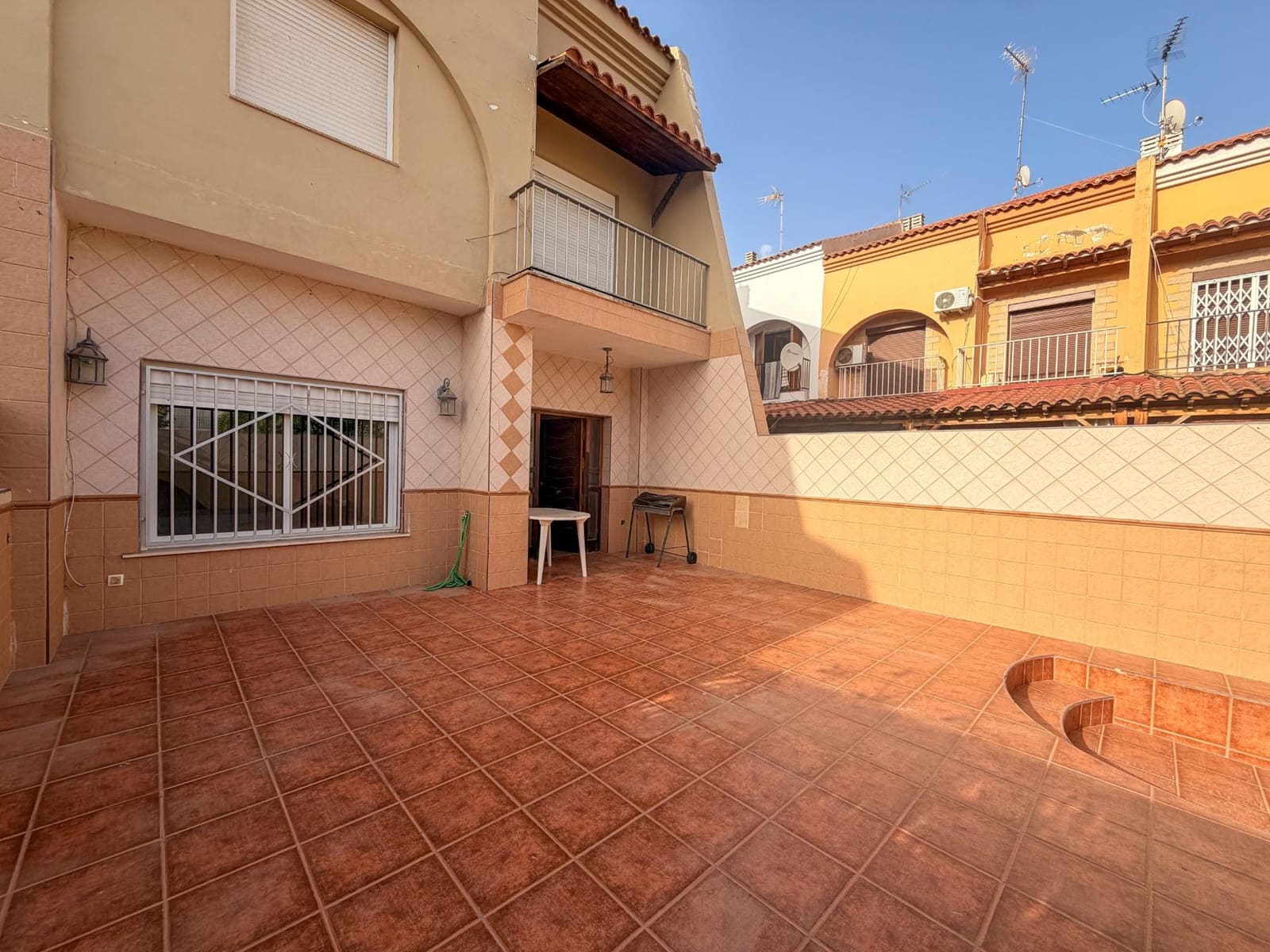 Adosado de 6 habitaciones en Aguilas en venta con garaje - 180.000 € (Ref: 9915853)