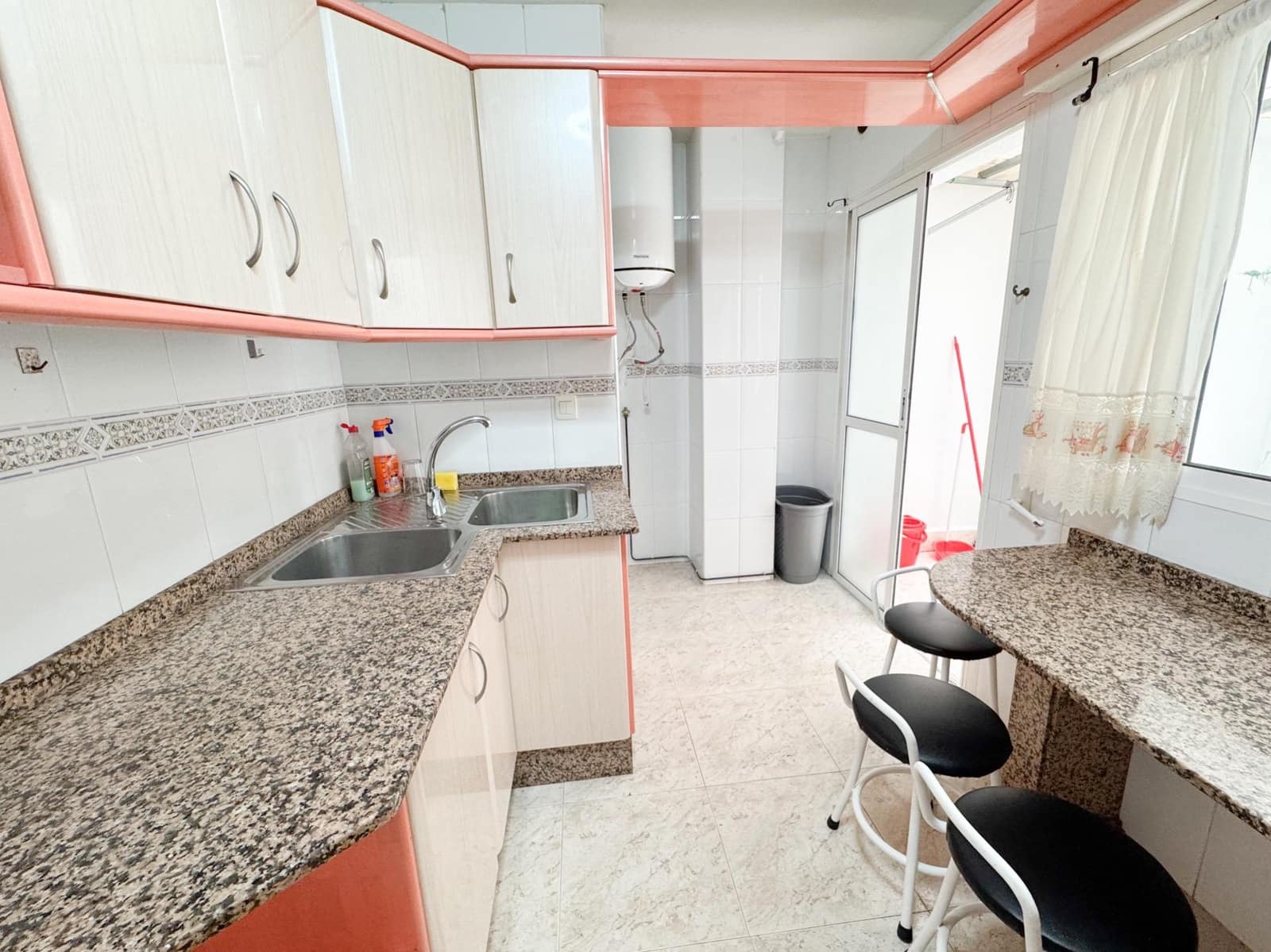 4 soveværelse Lejlighed til leje i Aguilas med garage - € 750 (Ref: 9973339)