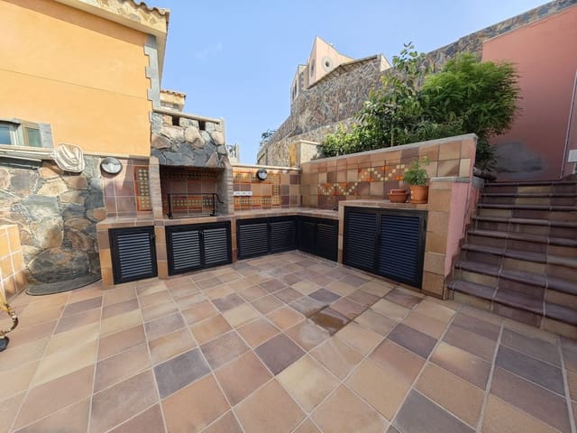 Chalet de 5 habitaciones en San Bartolomé de Tirajana en venta con piscina garaje - 1.790.000 € (Ref: 10023341)