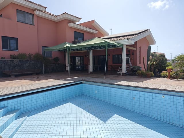 Chalet de 5 habitaciones en San Bartolomé de Tirajana en venta con piscina garaje - 1.790.000 € (Ref: 10023341)