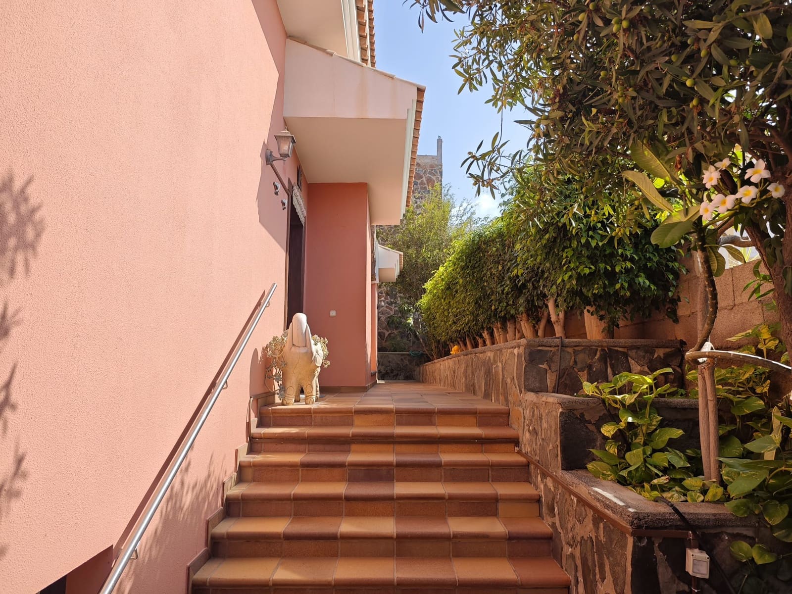 Chalet de 5 habitaciones en San Bartolomé de Tirajana en venta con piscina garaje - 1.790.000 € (Ref: 10023341)