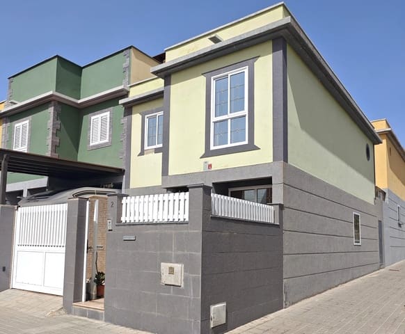3 soveværelse Rækkehus til salg i Cruce de Arinaga, Agüimes med garage - € 315.000 (Ref: 10048190)