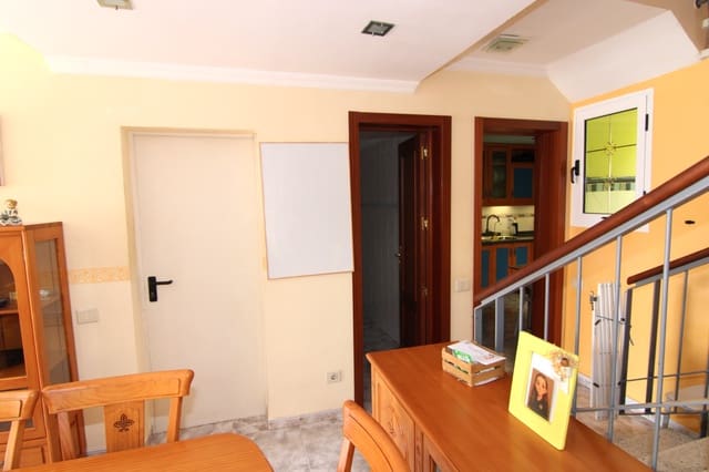 3 soveværelse Rækkehus til salg i Cruce de Arinaga, Agüimes med garage - € 315.000 (Ref: 10048190)