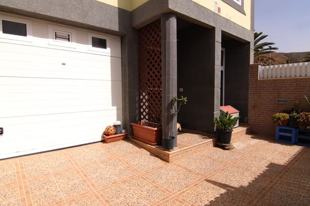 3 soveværelse Rækkehus til salg i Cruce de Arinaga, Agüimes med garage - € 315.000 (Ref: 10048190)