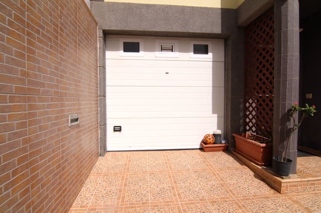 3 soveværelse Rækkehus til salg i Cruce de Arinaga, Agüimes med garage - € 315.000 (Ref: 10048190)