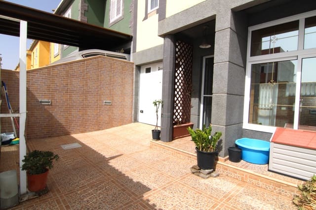 3 soveværelse Rækkehus til salg i Cruce de Arinaga, Agüimes med garage - € 315.000 (Ref: 10048190)
