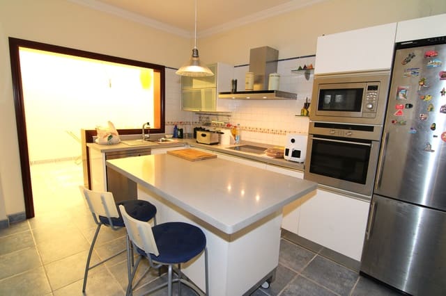 4 makuuhuone Rivitalo myytävänä paikassa Arinaga, Agüimes - 445 000 € (Ref: 9410315)