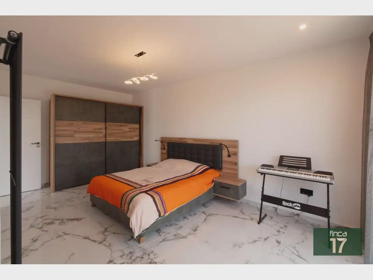 Chalet de 5 habitaciones en Petrel / Petrer en venta con piscina garaje - 950.000 € (Ref: 10059562)