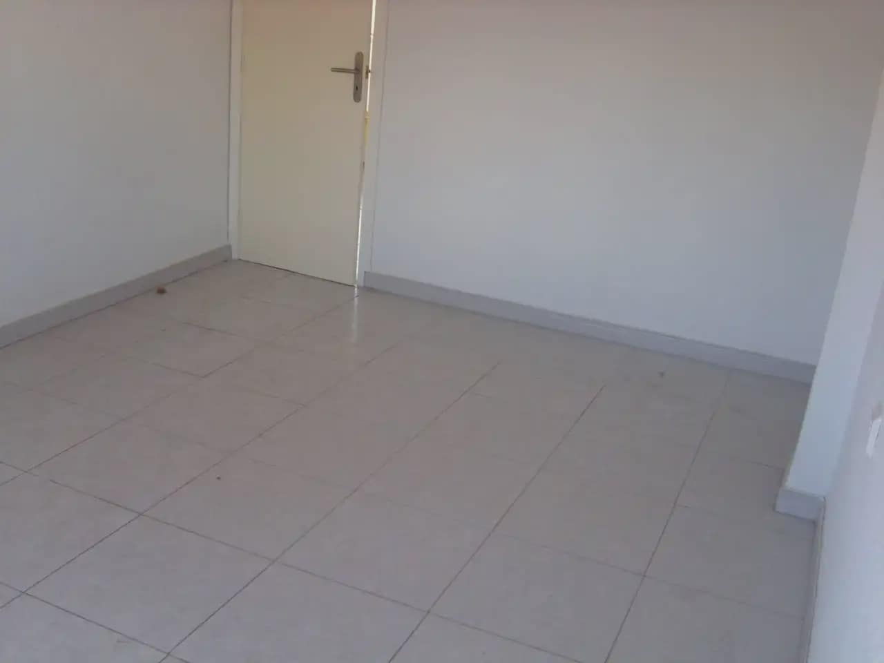 Piso de 3 habitaciones en Elda en venta - 83.500 € (Ref: 10059564)