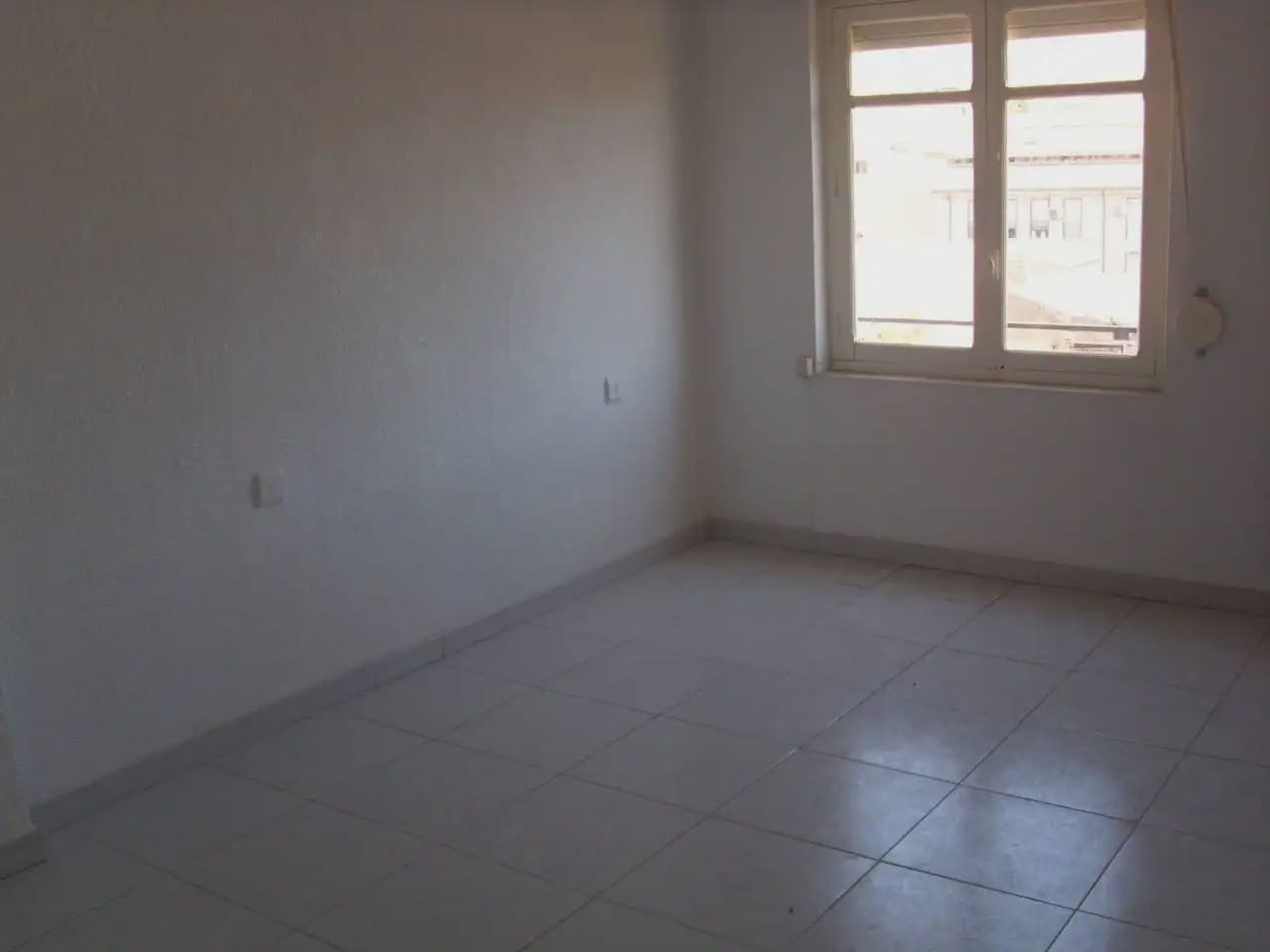 Piso de 3 habitaciones en Elda en venta - 83.500 € (Ref: 10059564)