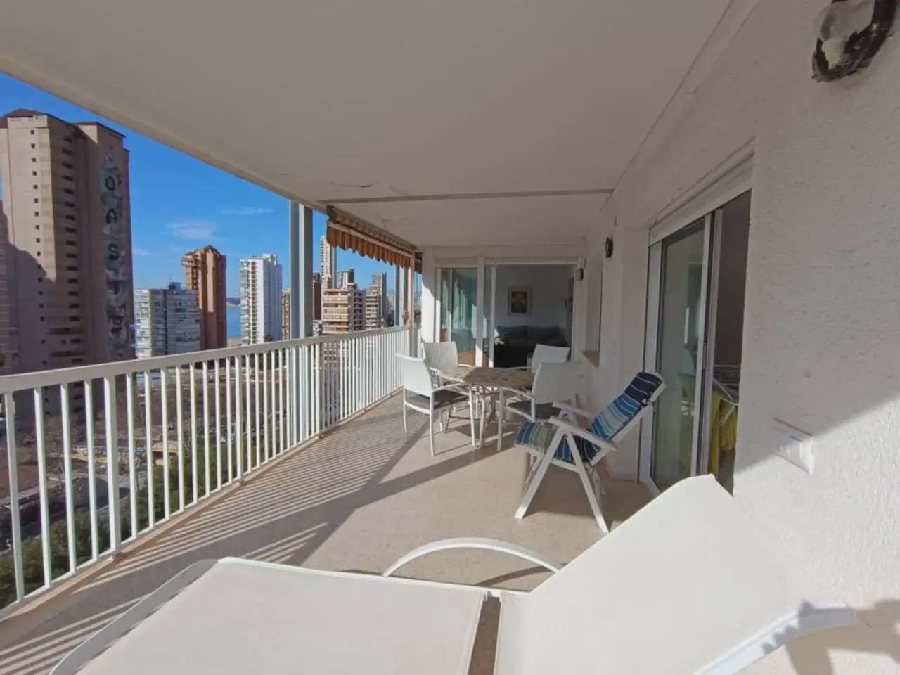 3 Zimmer Strandapartment zu verkaufen in Benidorm mit Pool Garage - 485.000 € (Ref: 10059568)