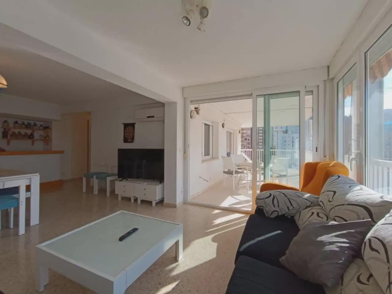 3 Zimmer Strandapartment zu verkaufen in Benidorm mit Pool Garage - 485.000 € (Ref: 10059568)
